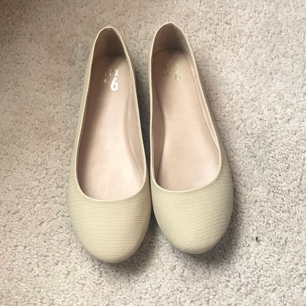 Nude flats
